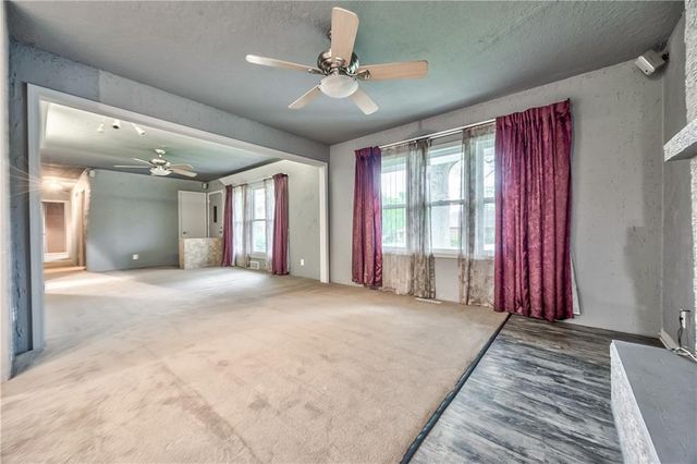 808 N Apache Drive, Independence, MO 64056