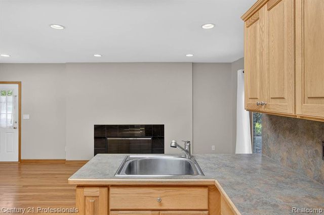 14425 Stonehouse Avenue, Livonia, MI 48154