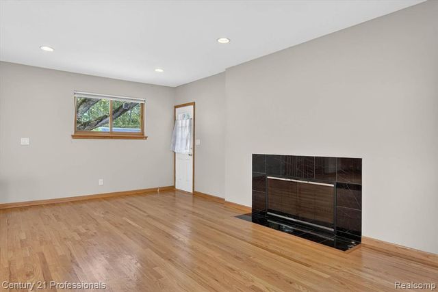 14425 Stonehouse Avenue, Livonia, MI 48154