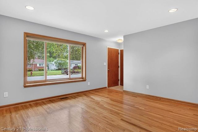14425 Stonehouse Avenue, Livonia, MI 48154