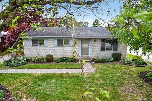14425 Stonehouse Avenue, Livonia, MI 48154