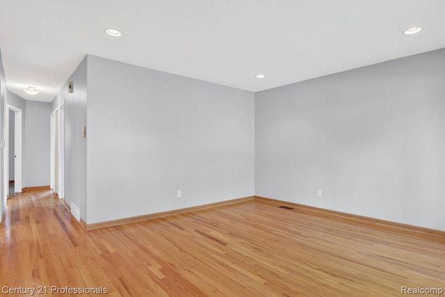 14425 Stonehouse Avenue, Livonia, MI 48154