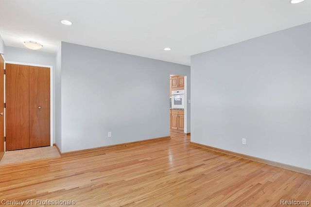 14425 Stonehouse Avenue, Livonia, MI 48154