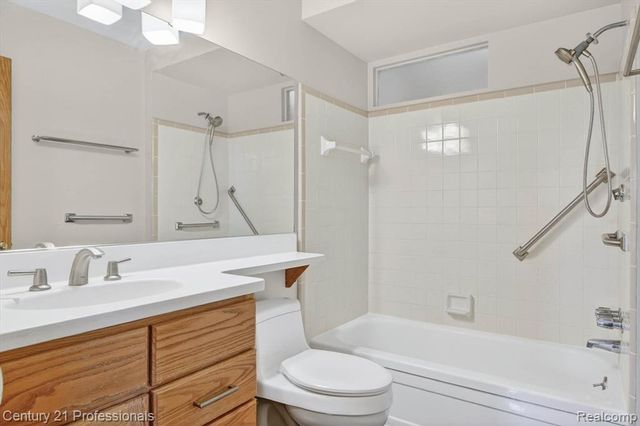 14425 Stonehouse Avenue, Livonia, MI 48154