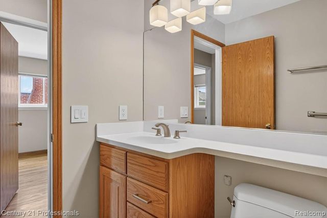 14425 Stonehouse Avenue, Livonia, MI 48154