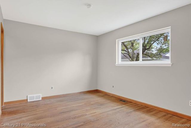 14425 Stonehouse Avenue, Livonia, MI 48154