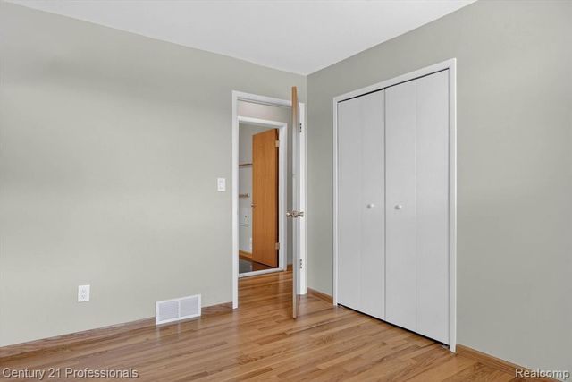 14425 Stonehouse Avenue, Livonia, MI 48154
