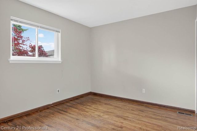 14425 Stonehouse Avenue, Livonia, MI 48154