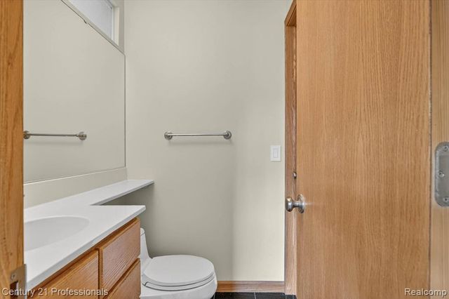 14425 Stonehouse Avenue, Livonia, MI 48154