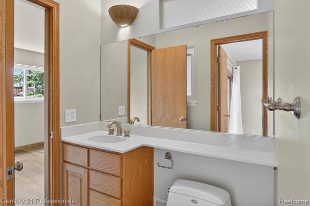 14425 Stonehouse Avenue, Livonia, MI 48154