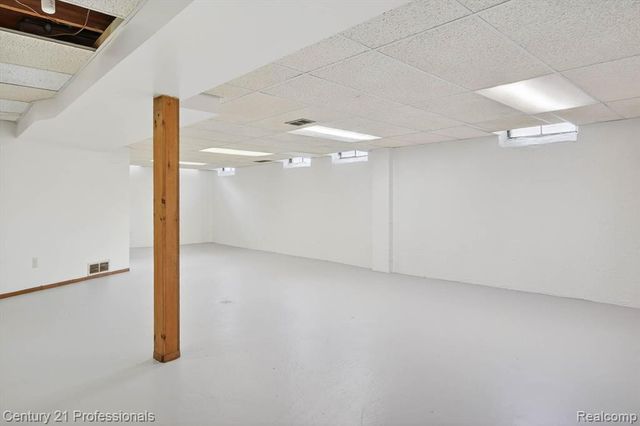 14425 Stonehouse Avenue, Livonia, MI 48154