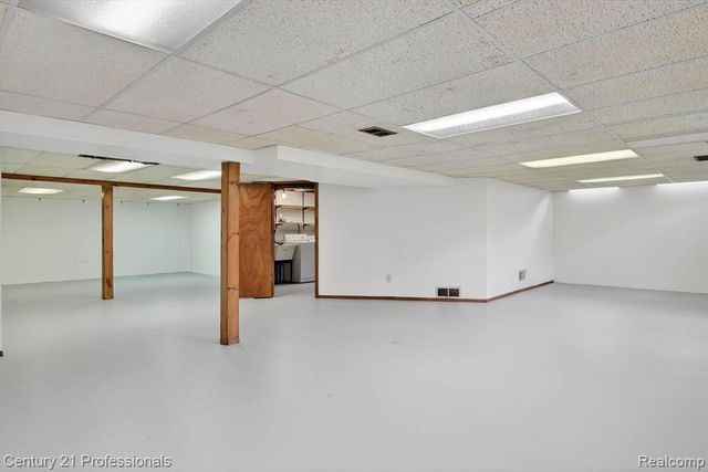 14425 Stonehouse Avenue, Livonia, MI 48154