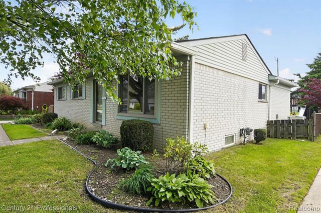14425 Stonehouse Avenue, Livonia, MI 48154