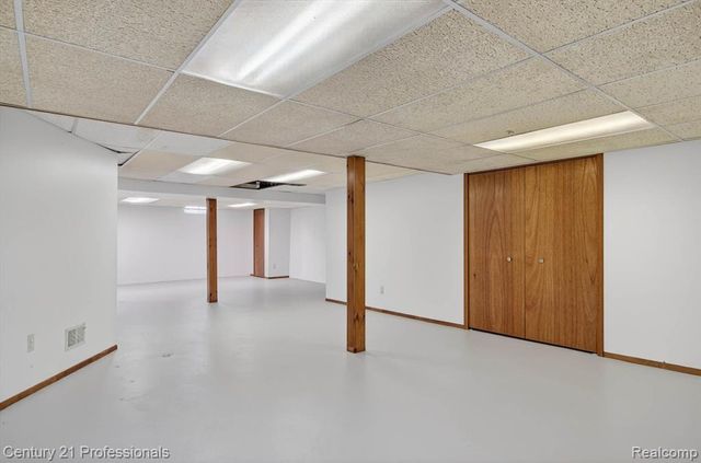 14425 Stonehouse Avenue, Livonia, MI 48154