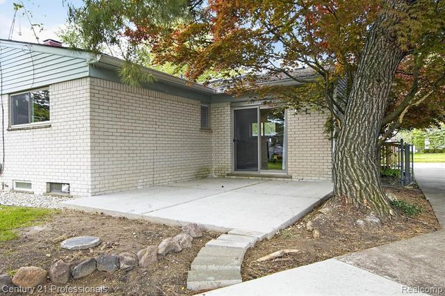 14425 Stonehouse Avenue, Livonia, MI 48154