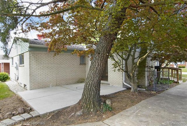14425 Stonehouse Avenue, Livonia, MI 48154