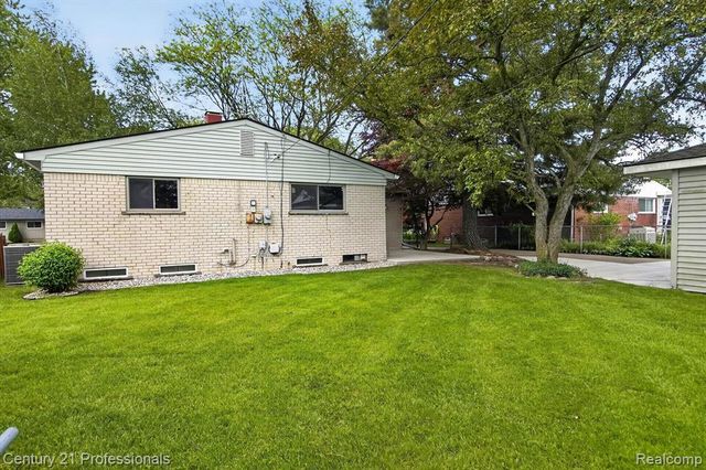 14425 Stonehouse Avenue, Livonia, MI 48154