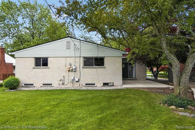 14425 Stonehouse Avenue, Livonia, MI 48154