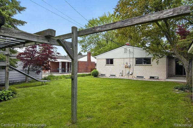 14425 Stonehouse Avenue, Livonia, MI 48154