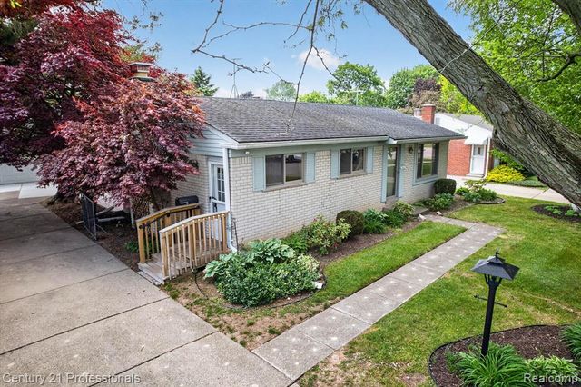 14425 Stonehouse Avenue, Livonia, MI 48154