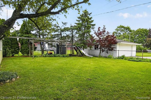 14425 Stonehouse Avenue, Livonia, MI 48154