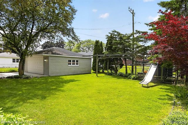 14425 Stonehouse Avenue, Livonia, MI 48154