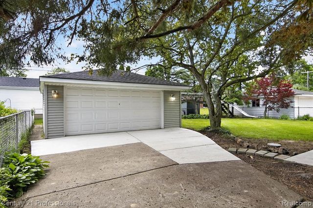 14425 Stonehouse Avenue, Livonia, MI 48154