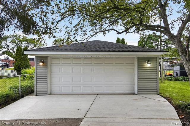 14425 Stonehouse Avenue, Livonia, MI 48154