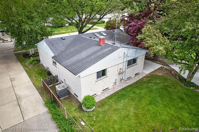 14425 Stonehouse Avenue, Livonia, MI 48154