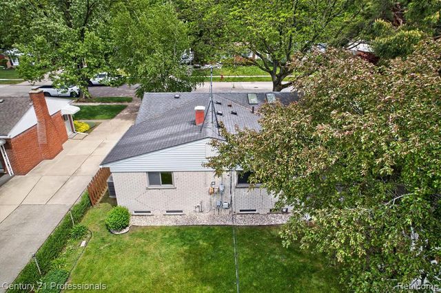 14425 Stonehouse Avenue, Livonia, MI 48154