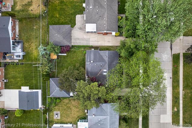 14425 Stonehouse Avenue, Livonia, MI 48154