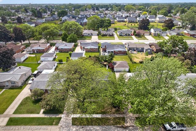 14425 Stonehouse Avenue, Livonia, MI 48154