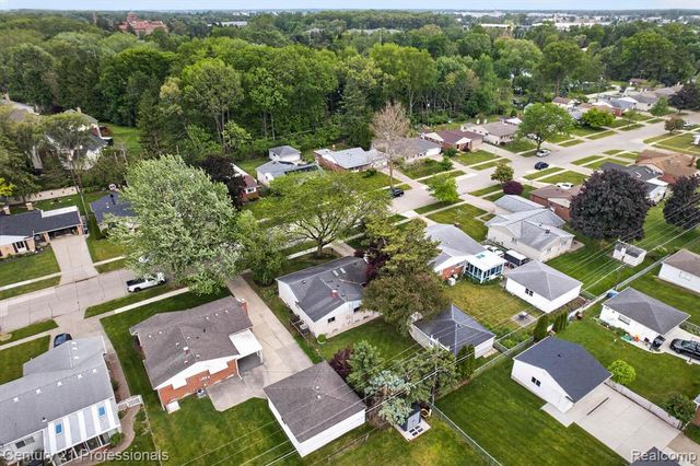 14425 Stonehouse Avenue, Livonia, MI 48154