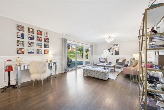 1955 Tanglewood Drive H, Glenview, IL 60025