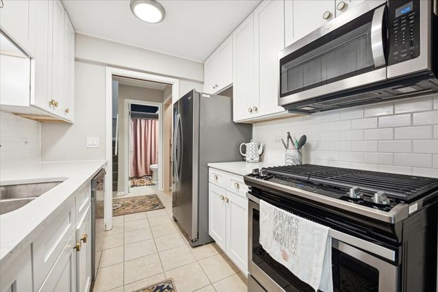 1955 Tanglewood Drive H, Glenview, IL 60025