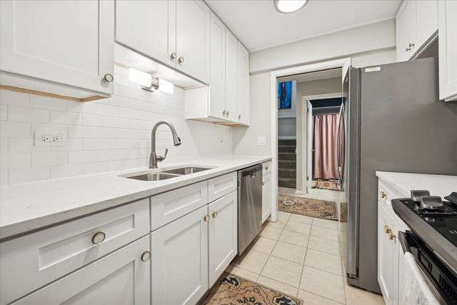 1955 Tanglewood Drive H, Glenview, IL 60025