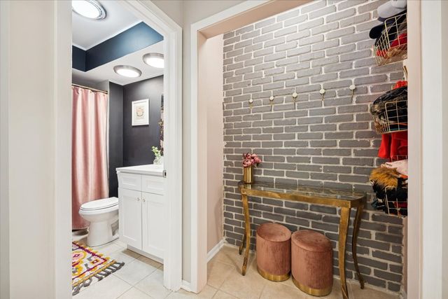 1955 Tanglewood Drive H, Glenview, IL 60025