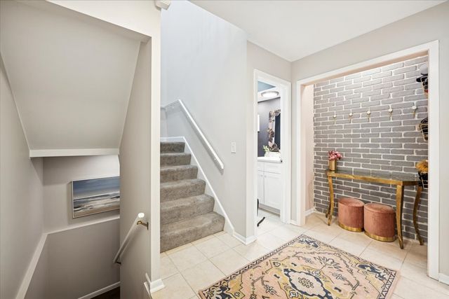 1955 Tanglewood Drive H, Glenview, IL 60025