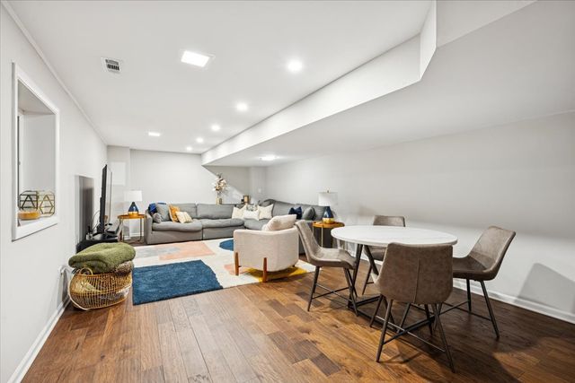 1955 Tanglewood Drive H, Glenview, IL 60025