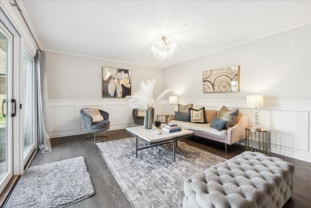 1955 Tanglewood Drive H, Glenview, IL 60025