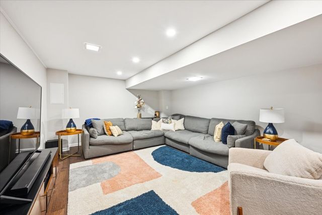 1955 Tanglewood Drive H, Glenview, IL 60025