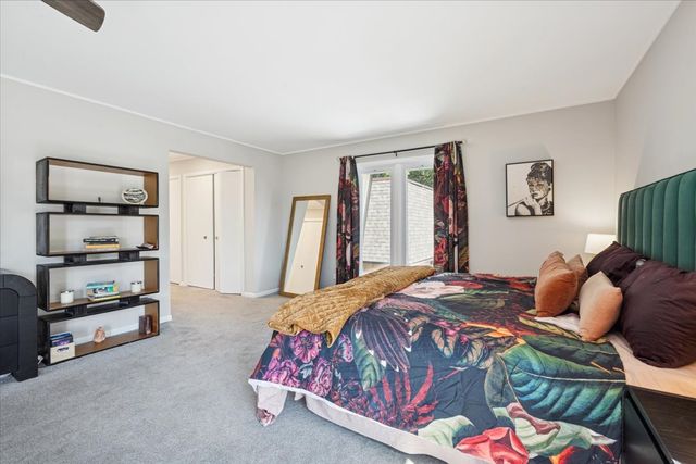 1955 Tanglewood Drive H, Glenview, IL 60025