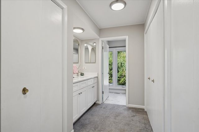 1955 Tanglewood Drive H, Glenview, IL 60025