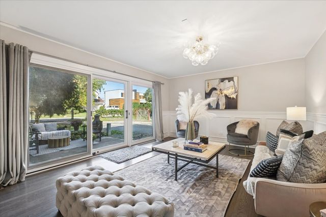 1955 Tanglewood Drive H, Glenview, IL 60025