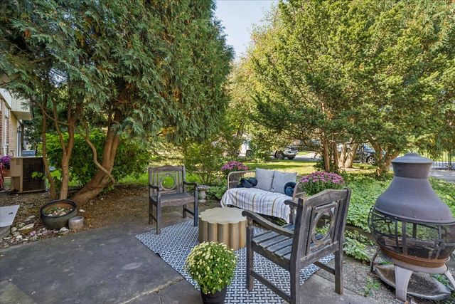 1955 Tanglewood Drive H, Glenview, IL 60025