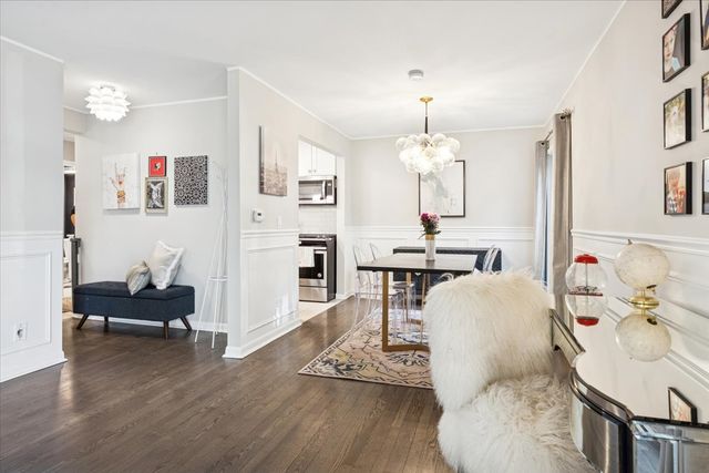 1955 Tanglewood Drive H, Glenview, IL 60025