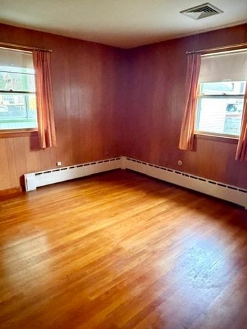 112 Fisher St, Lowell, MA 01850