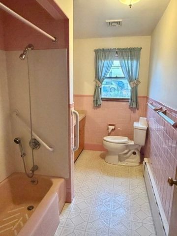112 Fisher St, Lowell, MA 01850