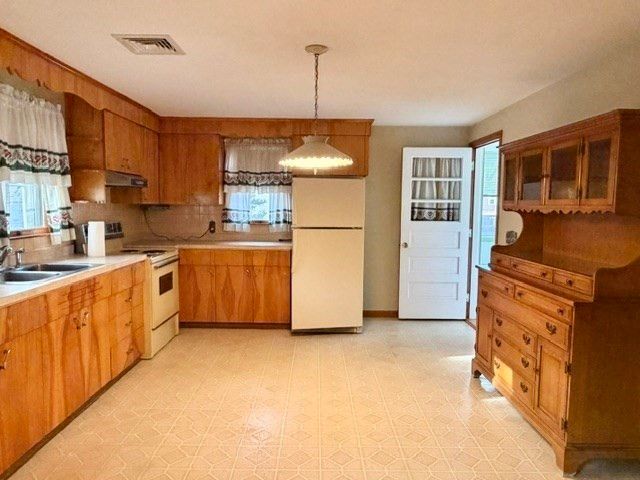 112 Fisher St, Lowell, MA 01850
