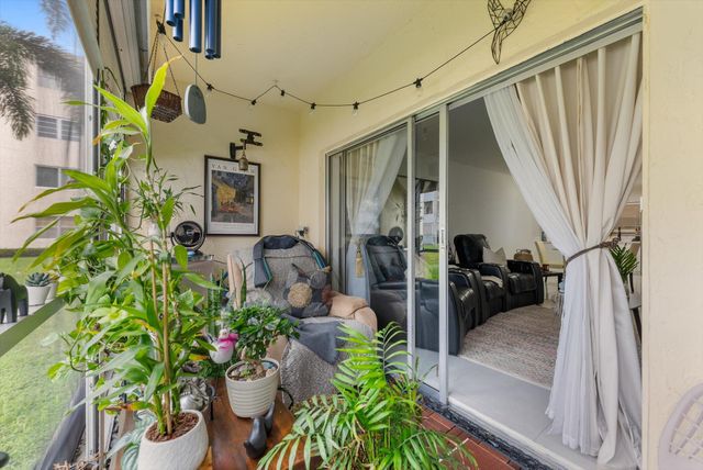 7500 NW 30th Place 123, Sunrise, FL 33313